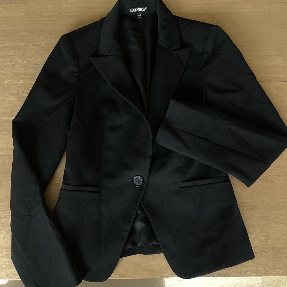 Express Women’s Black Fitted Blazer